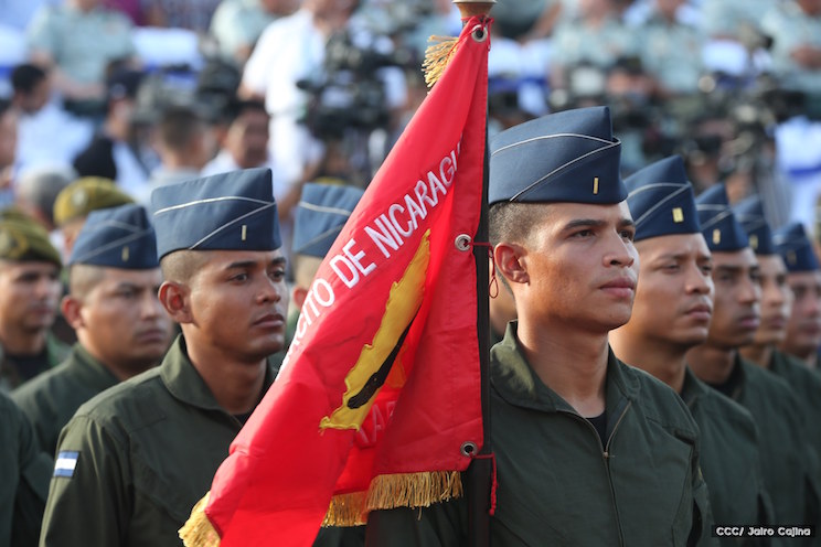 Daniel y Rosario encabezan acto del 36 aniversario de la Fuerza Naval