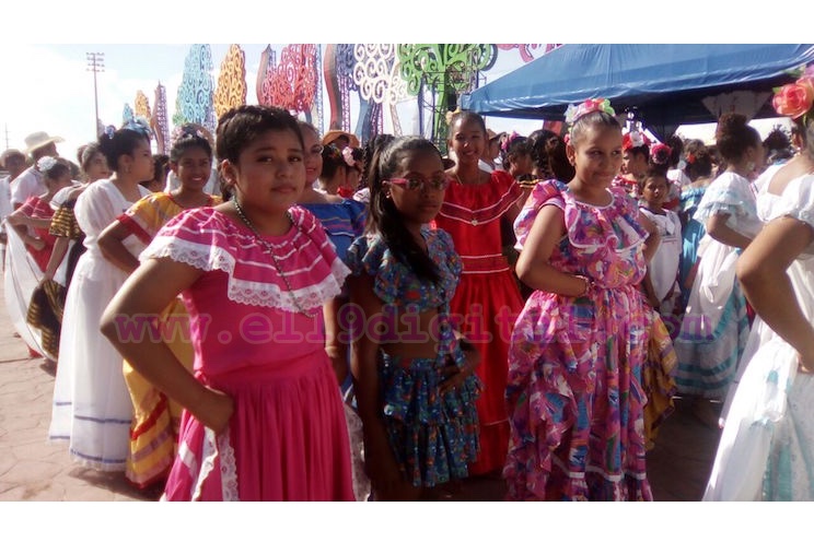 Paseo de los Estudiantes da por inaugurado Desfiles Patrios