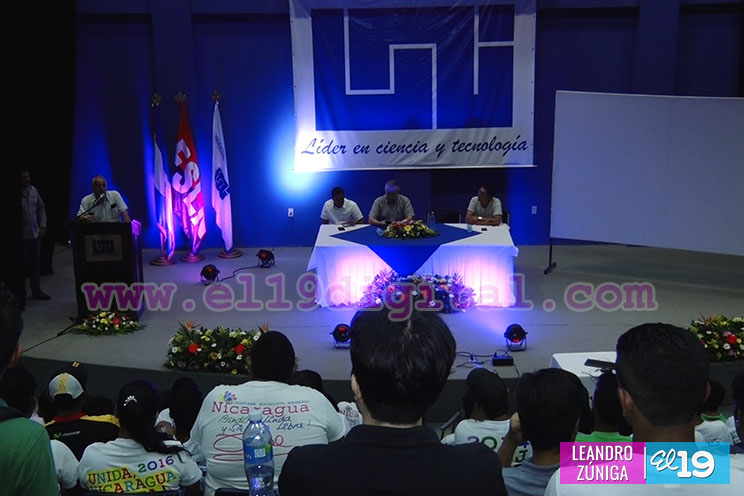 Jóvenes participan de encuentro sobre los aportes del comandante Fidel a la educación
