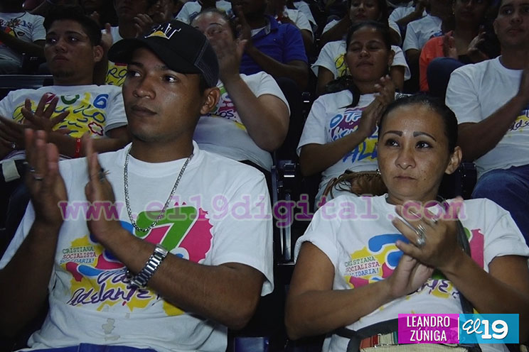 Jóvenes participan de encuentro sobre los aportes del comandante Fidel a la educación