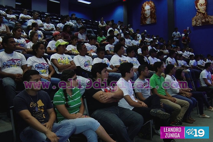 Jóvenes participan de encuentro sobre los aportes del comandante Fidel a la educación