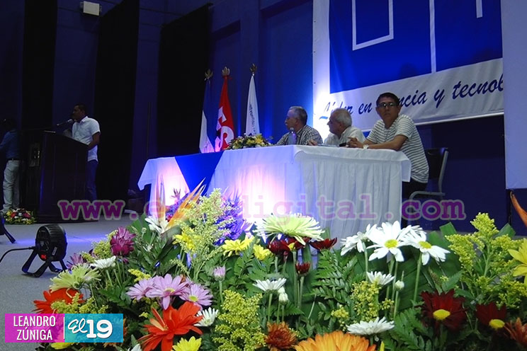 Jóvenes participan de encuentro sobre los aportes del comandante Fidel a la educación