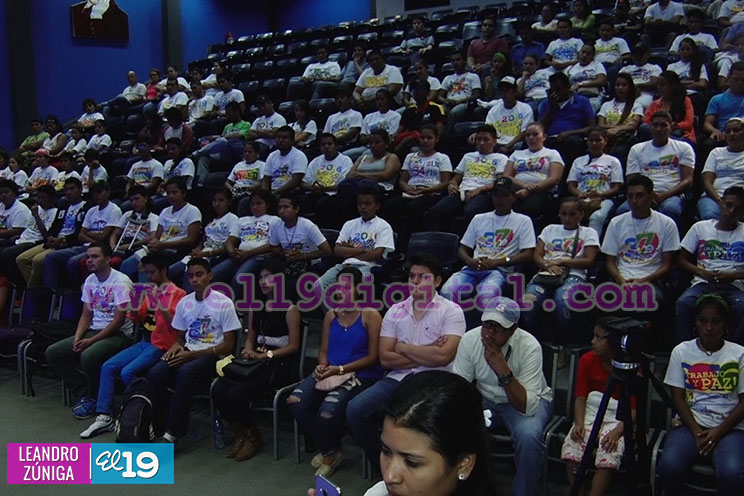 Jóvenes participan de encuentro sobre los aportes del comandante Fidel a la educación