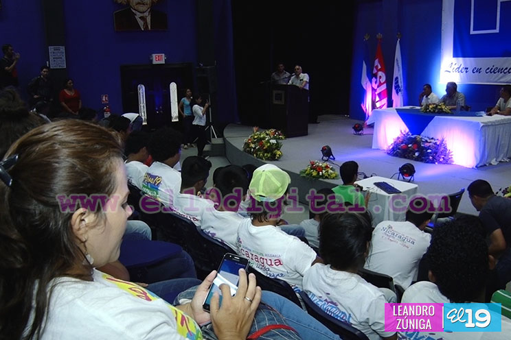 Jóvenes participan de encuentro sobre los aportes del comandante Fidel a la educación