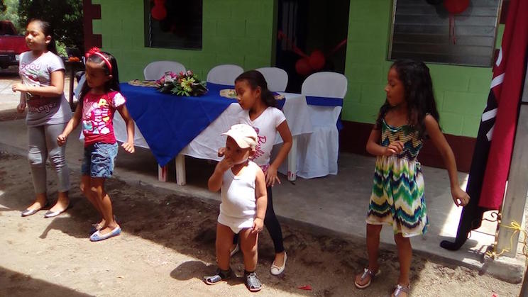 Familias de Quezalguaque felices de recibir viviendas dignas y seguras