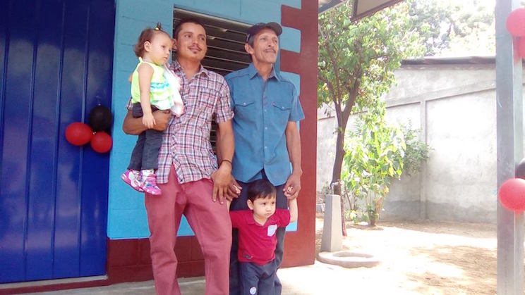 Familias de Quezalguaque felices de recibir viviendas dignas y seguras
