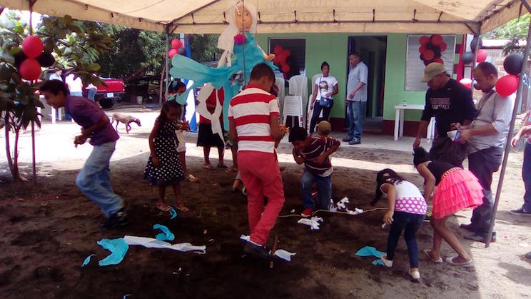 Familias de Quezalguaque felices de recibir viviendas dignas y seguras