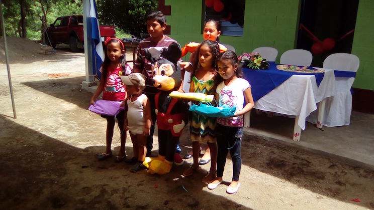 Familias de Quezalguaque felices de recibir viviendas dignas y seguras
