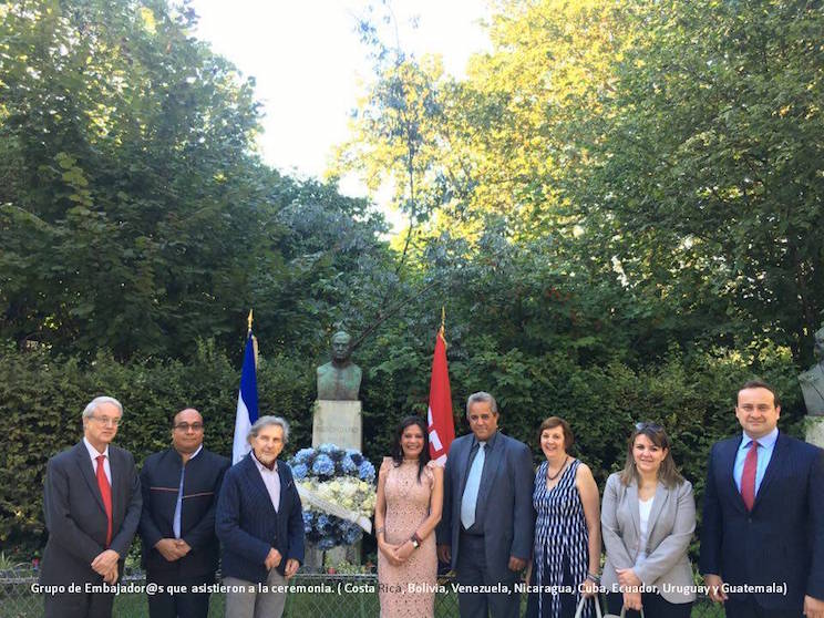 Ofrenda floral a Rubén Darío en Francia