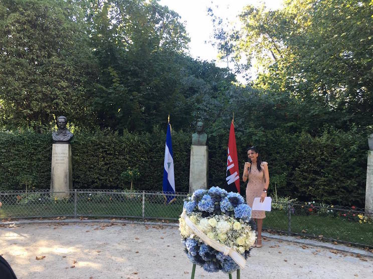 Ofrenda floral a Rubén Darío en Francia