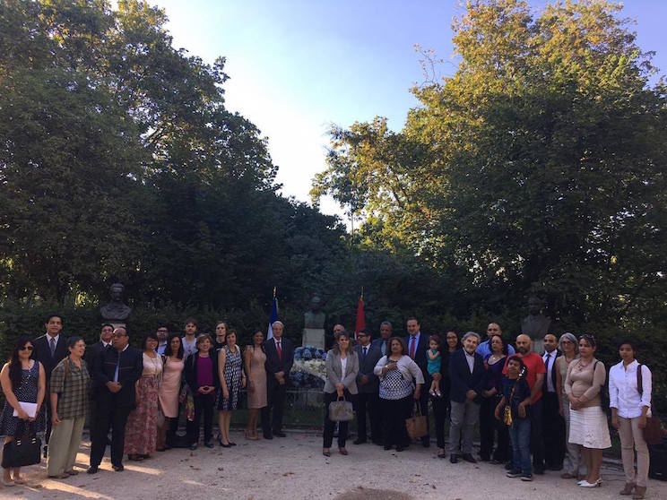 Ofrenda floral a Rubén Darío en Francia