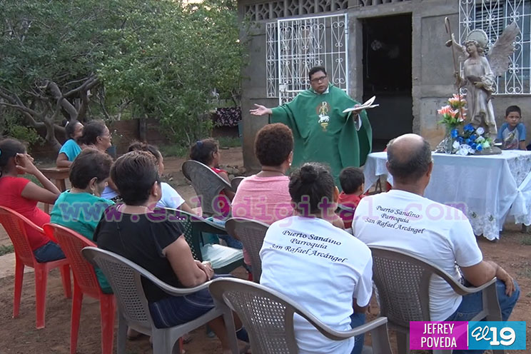 Familias de Puerto Sandino se encomiendan al Altísimo