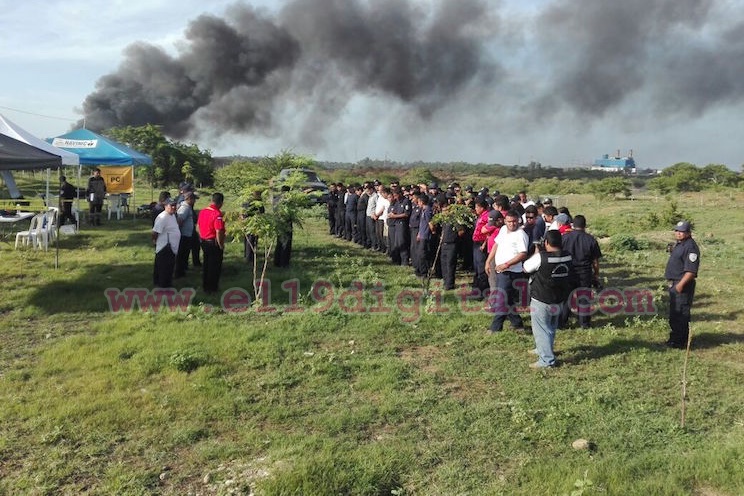 Así amanece el incendio en la planta de Puma Energy en Puerto Sandino