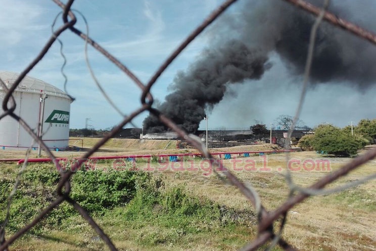 Así amanece el incendio en la planta de Puma Energy en Puerto Sandino