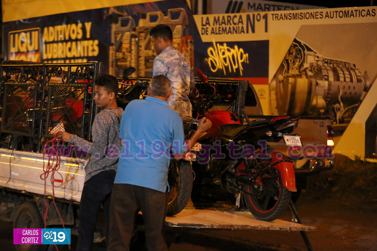Policía Nacional en función de la seguridad vial nocturna en calles de Managua