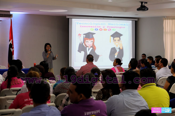 Docentes de secundaria fortalecen habilidades comunicativas para la enseñanza del inglés