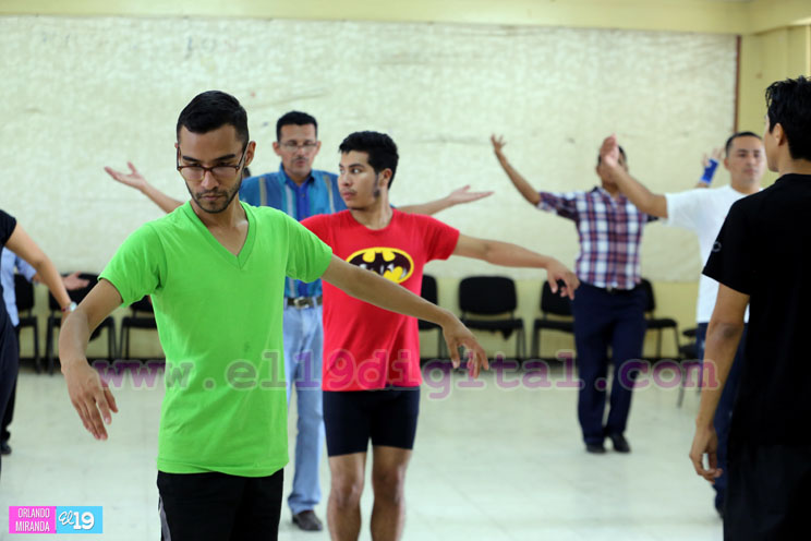Docentes de Expresión Cultural y Artística participan en Taller de Enseñanza de la Danza y el Folklore