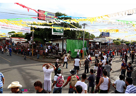 Vacas Culonas y Corrida de Toros ofrecen tremendo espectáculo en el barrio San José Oriental