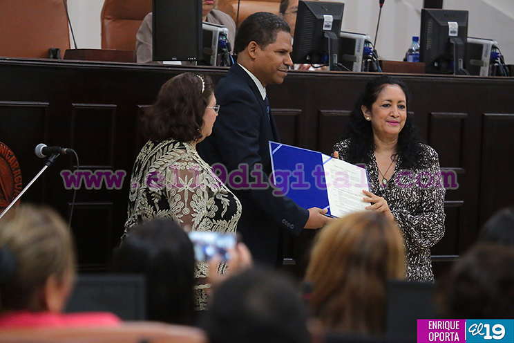 Otorgan “Medalla de Honor Asamblea Nacional" al Colegio Centroamérica