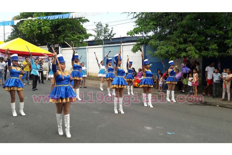 Familias capitalinas celebran Feria Cultural en homenaje a Santa Rosa de Lima 