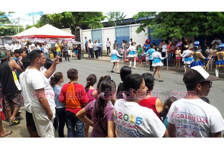 Familias capitalinas celebran Feria Cultural en homenaje a Santa Rosa de Lima 