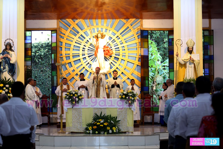 Católicos celebran misa en honor a San Agustín