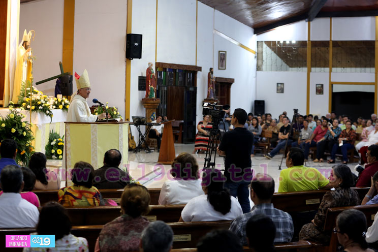 Católicos celebran misa en honor a San Agustín