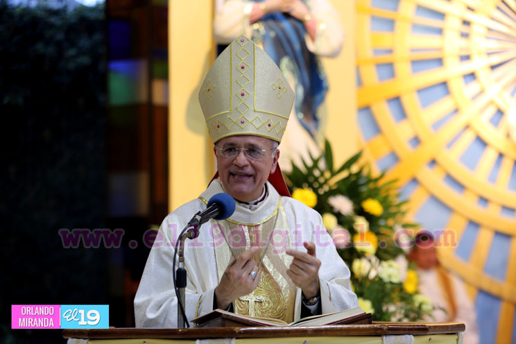 Católicos celebran misa en honor a San Agustín