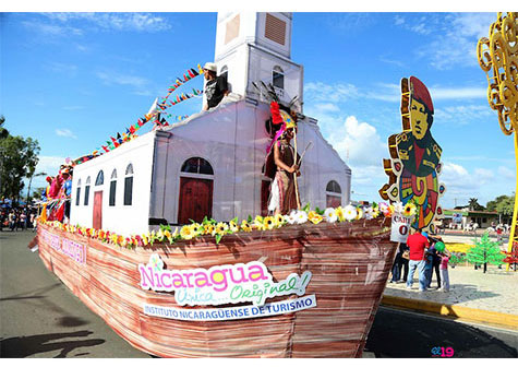 Familias capitalinas disfrutan desfile hípico en honor a Santo Domingo de Guzmán
