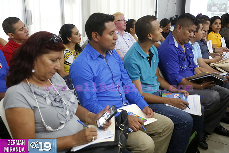 Incentivan uso de recursos digitales en salones de clases