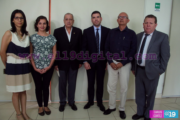 Representantes del Gobierno de Nicaragua firman libro de condolencias por Juan Gabriel 