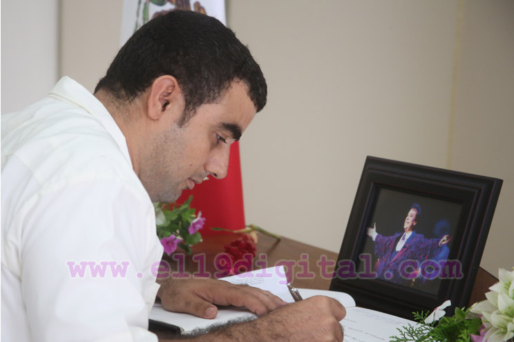 Representantes del Gobierno de Nicaragua firman libro de condolencias por Juan Gabriel 