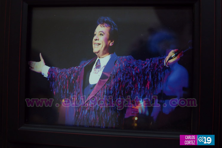 Representantes del Gobierno de Nicaragua firman libro de condolencias por Juan Gabriel 