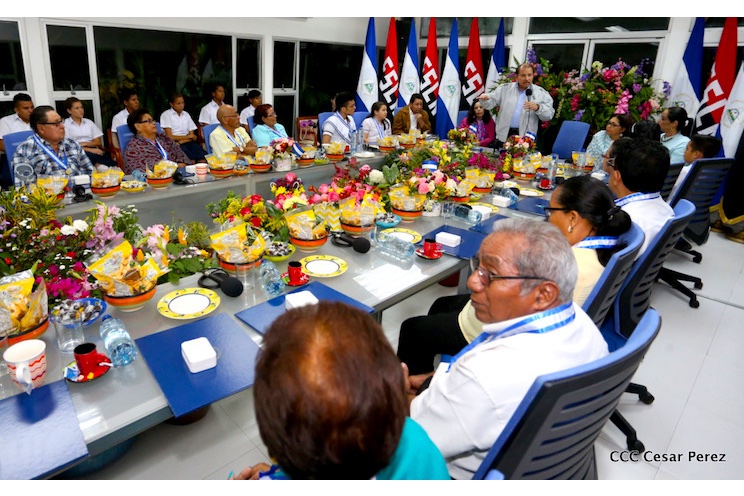 Daniel y Rosario entregan Medalla “Presidente de la República” a maestros eméritos y a los mejores maestros y estudiantes de Nicaragua