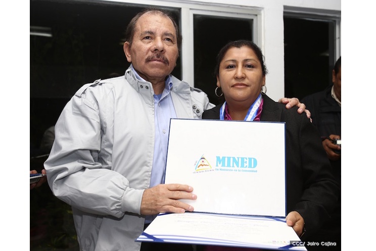 Daniel y Rosario entregan Medalla “Presidente de la República” a maestros eméritos y a los mejores maestros y estudiantes de Nicaragua