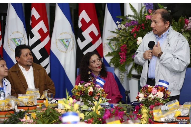 Daniel y Rosario entregan Medalla “Presidente de la República” a maestros eméritos y a los mejores maestros y estudiantes de Nicaragua