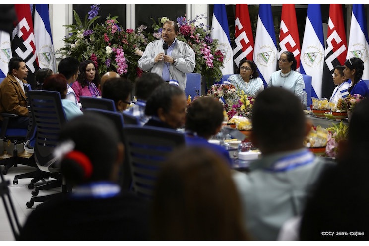 Daniel y Rosario entregan Medalla “Presidente de la República” a maestros eméritos y a los mejores maestros y estudiantes de Nicaragua