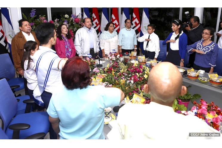 Daniel y Rosario entregan Medalla “Presidente de la República” a maestros eméritos y a los mejores maestros y estudiantes de Nicaragua