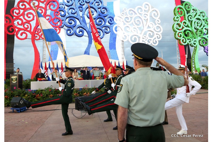 Daniel y Rosario presiden acto del 37 aniversario del Ejército de Nicaragua