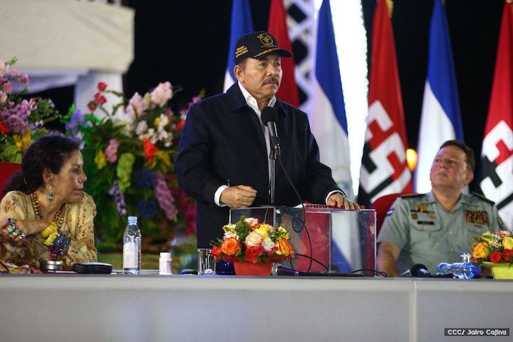 Daniel y Rosario presiden acto del 37 aniversario del Ejército de Nicaragua