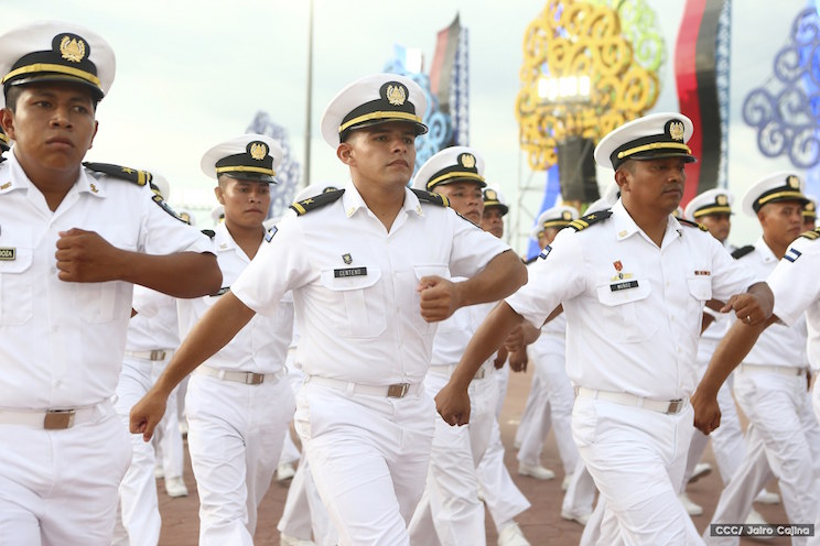 Daniel y Rosario presiden acto del 37 aniversario del Ejército de Nicaragua