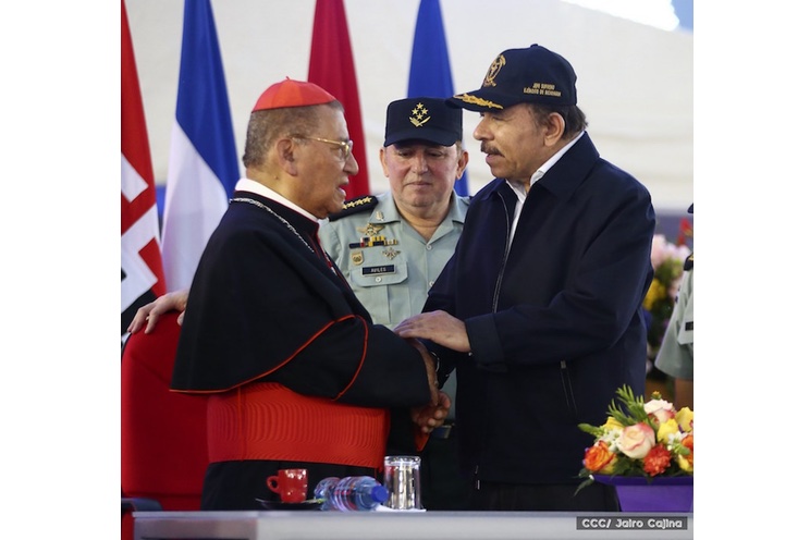 Daniel y Rosario presiden acto del 37 aniversario del Ejército de Nicaragua