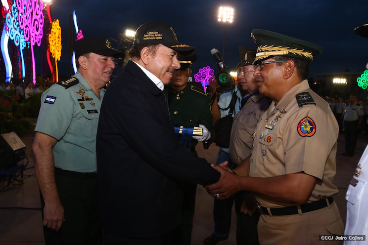 Daniel y Rosario presiden acto del 37 aniversario del Ejército de Nicaragua