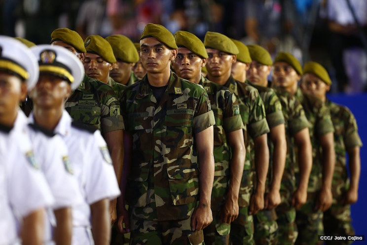 Daniel y Rosario presiden acto del 37 aniversario del Ejército de Nicaragua