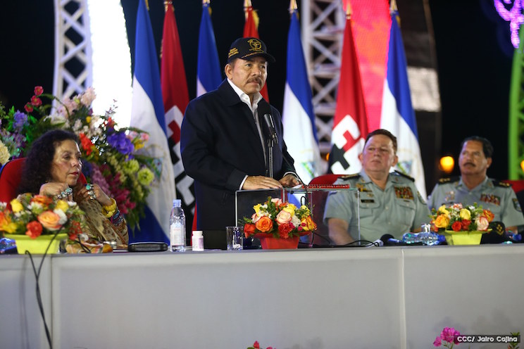 Daniel y Rosario presiden acto del 37 aniversario del Ejército de Nicaragua