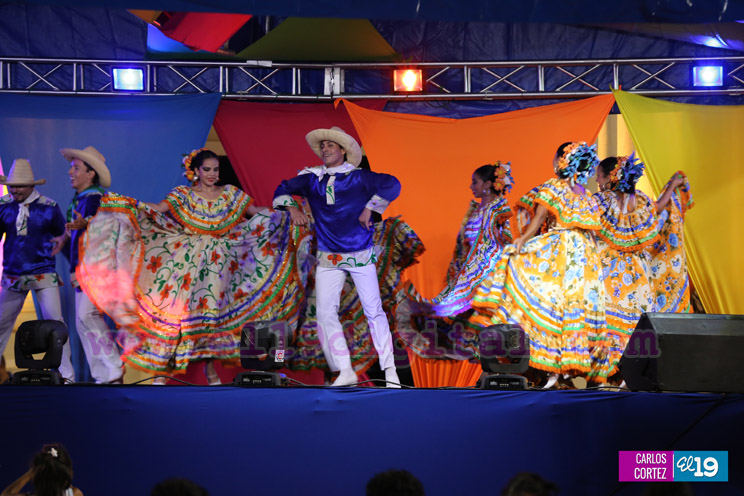 Cultura y tradición se vivió en Plaza 22 de Agosto