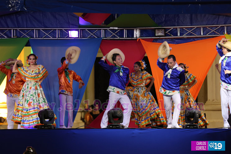 Cultura y tradición se vivió en Plaza 22 de Agosto