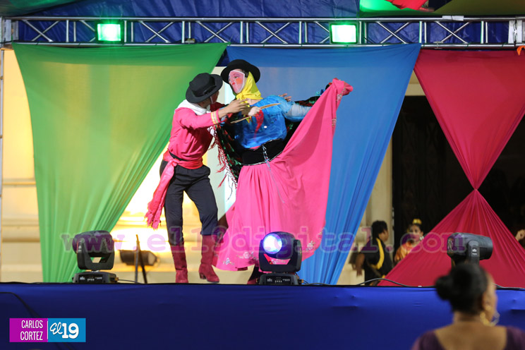 Cultura y tradición se vivió en Plaza 22 de Agosto