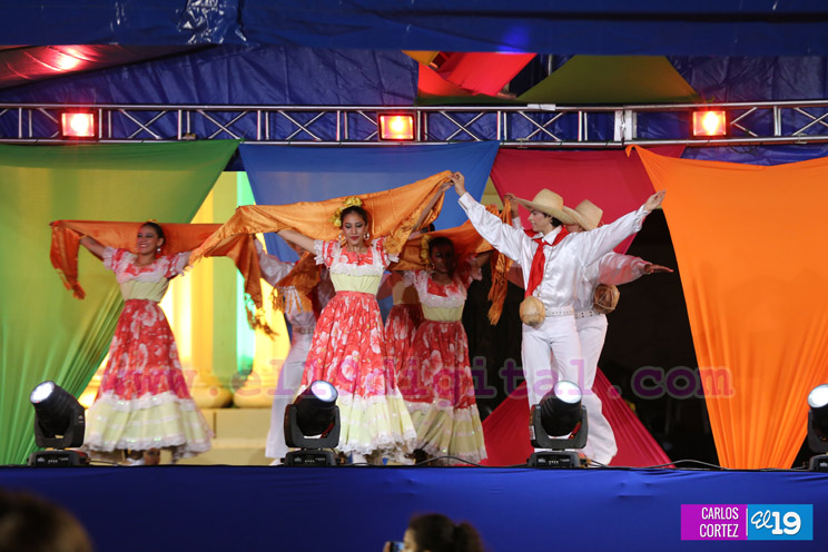 Cultura y tradición se vivió en Plaza 22 de Agosto
