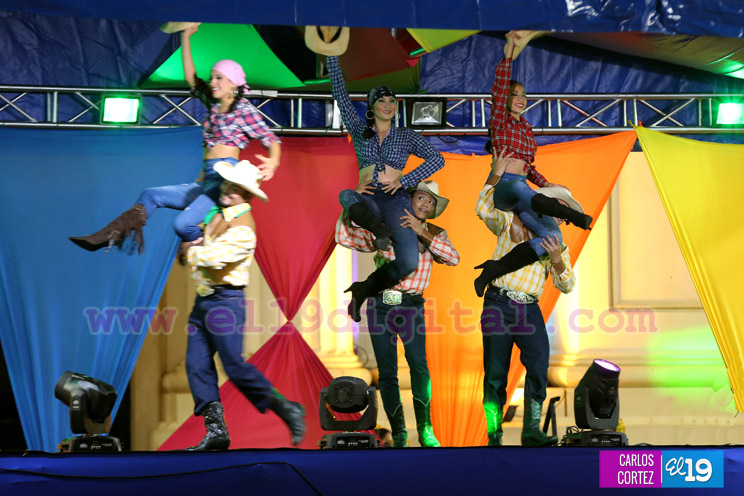 Cultura y tradición se vivió en Plaza 22 de Agosto